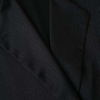 Traje elegante y arrugado™