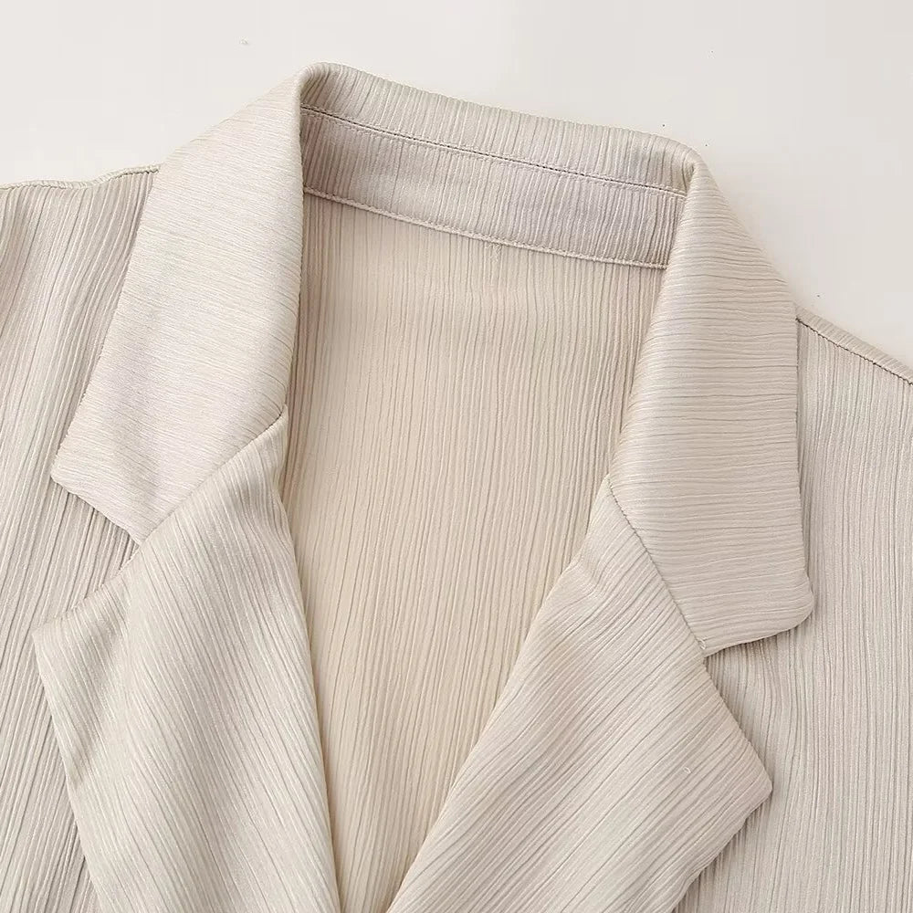 Traje elegante y arrugado™