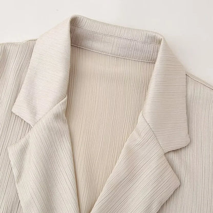 Traje elegante y arrugado™