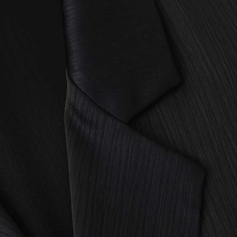 Traje elegante y arrugado™