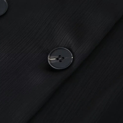 Traje elegante y arrugado™